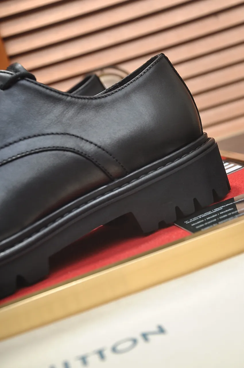 Men's men's shoes 💰640💶 [LV] (original single cowhide lining) 🍀LV's latest genuine leather business suit shoes are launched simultaneously on the official website. The first-layer cowhide imported from Italy is made of heavy gold, 💥official website 1:1 rubber outsole. Versatile to wear, high-end without losing class, and the color combination is extraordinary. This four-season style is alluring when worn on your feet, showing off your big-name flair. Standard code 38-45 (45 customized)